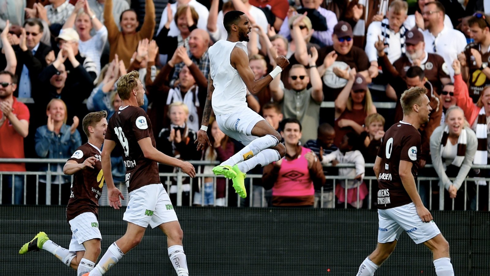 Seier over erkerivalen. For fulle tribuner ble Strømsgodset sendt ut av cupen i 2017.