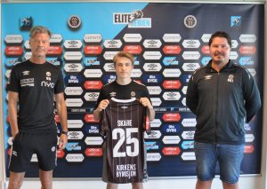 Daniel Skare sammen med hovedtrener Vegard Hansen og U21-trener Bjarne Ingebretsen.