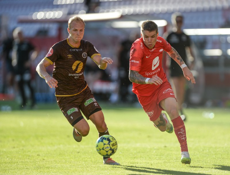 Betten i kamp på Brann stadion. Mjøndalen sjokkerte og vant 1-0 etter et sent mål. Foto: Digitalsport