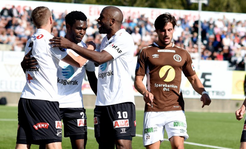 Olivier Occean (nr. tre f.v.) scoret Odds 1-3-mål da Mjøndalen tapte 3-6 i Eliteserien 2015. Foto: Digitalsport.