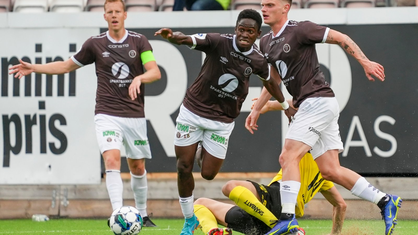 Simon Appiah var banens beste kampen mellom Mjøndalen og Start på Consto Arena. Foto: Tor Erik Schrøder / NTB