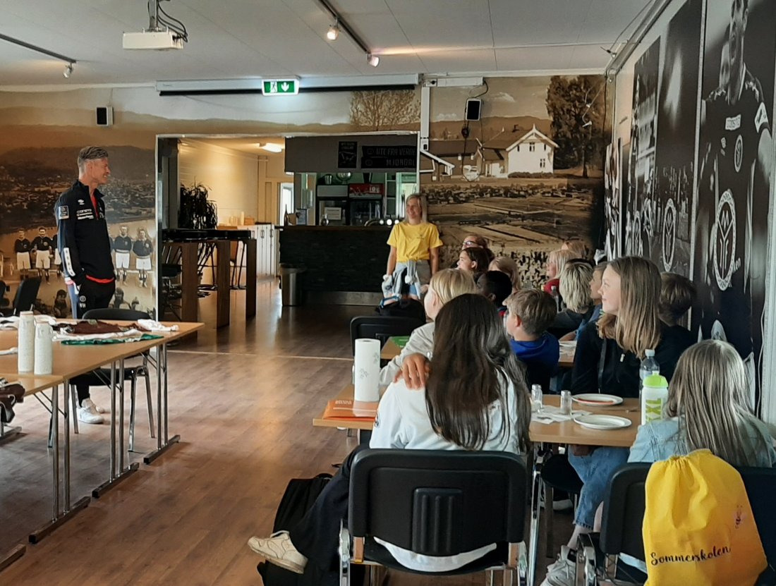 A-lagstrener Vegard svarte villig vekk på spørsmål fra deltakerne.