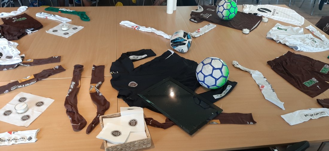 Deler av utstyret deltakerne fikk med seg.