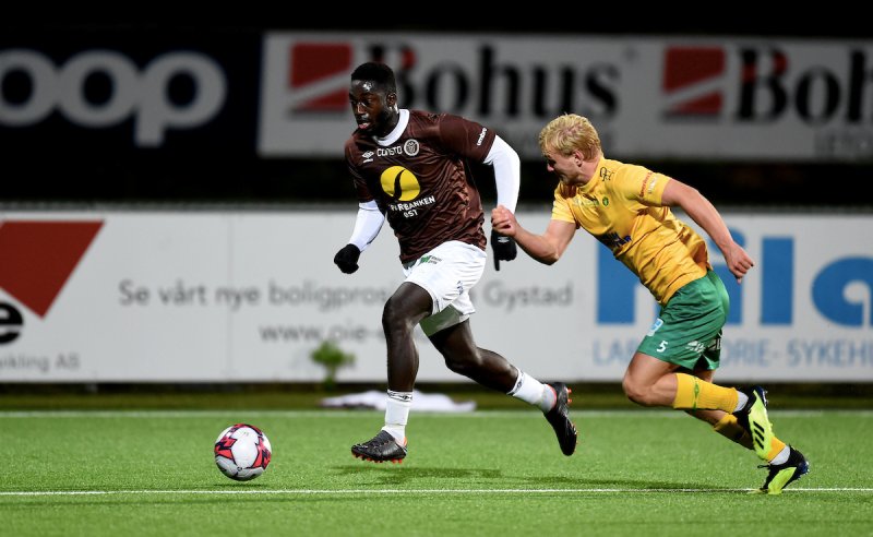 Walstad i duell med Jibril Bojang i 2018. FOTO: DIGITALSPORT