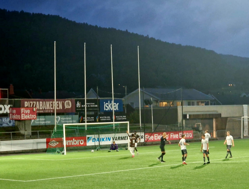 Ware Natana utlikner til 2-2, og lagene er like langt.