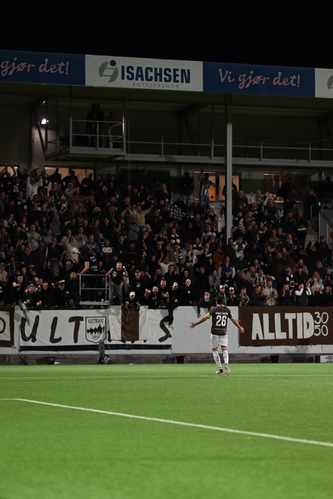 Den magiske kvelden 24. april 2025 da lillebror igjen slo ut storebror av cupen - Syver fikk tillitsvervet som hærfører og kaptein. Foto: Stine-Marie Myklemyr