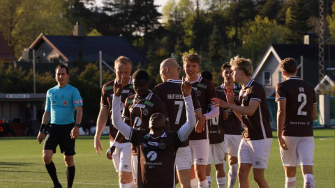 Conteh-show på Strømmen stadion